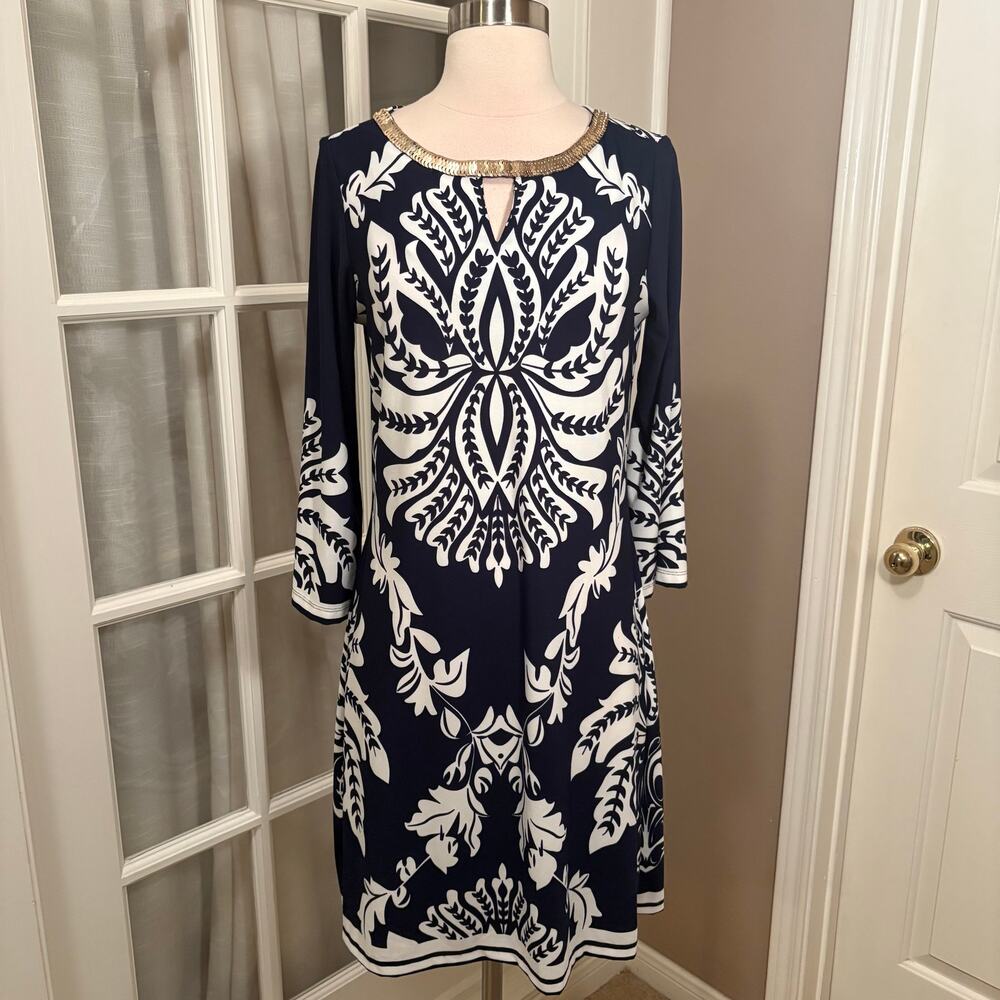 Haani Navy White Damask Print Dress w/ Gold Accent Neckline 3/4 Sleeve Size‎ M